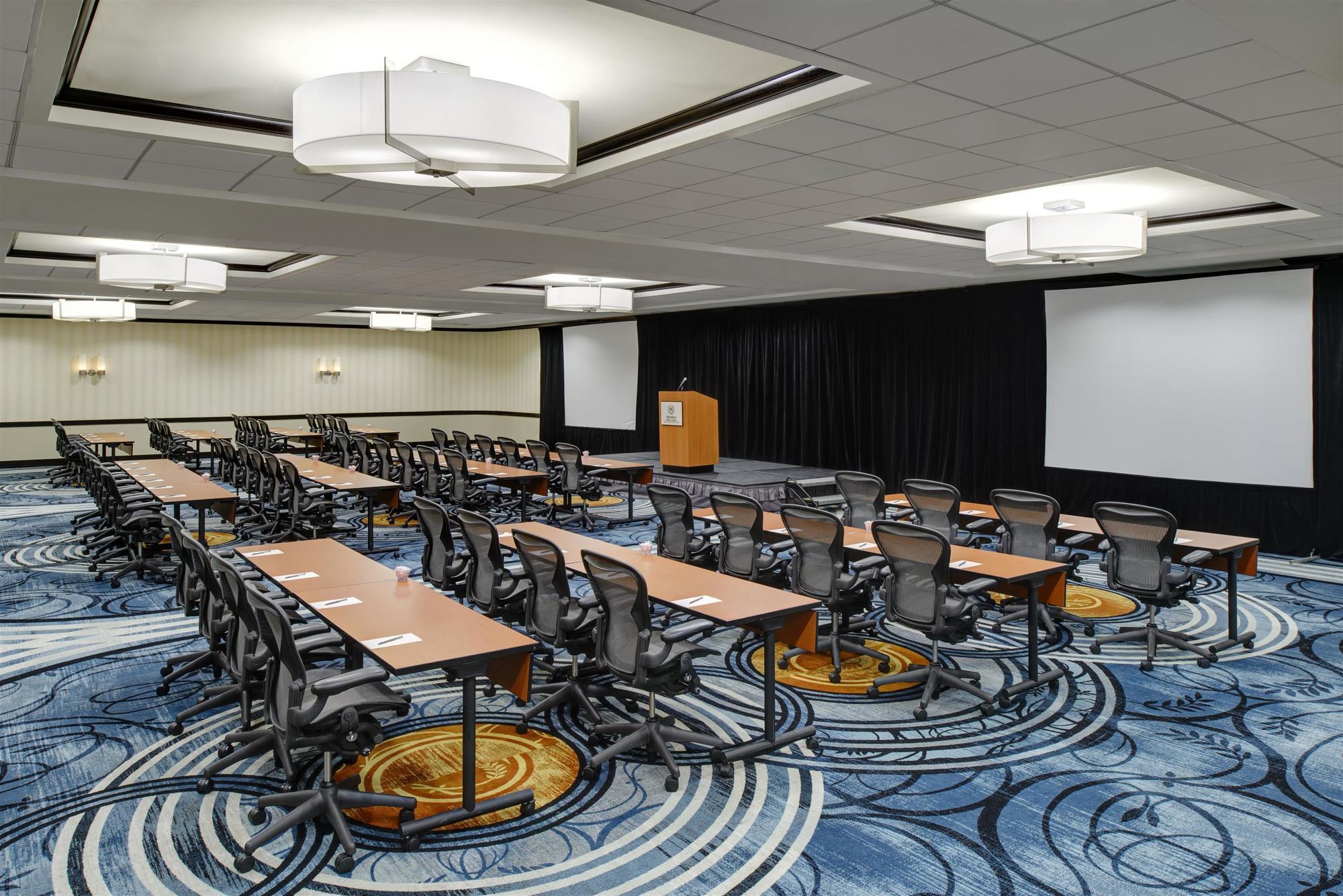 Sheraton Airport And Executive Meeting Center Hotel 4*