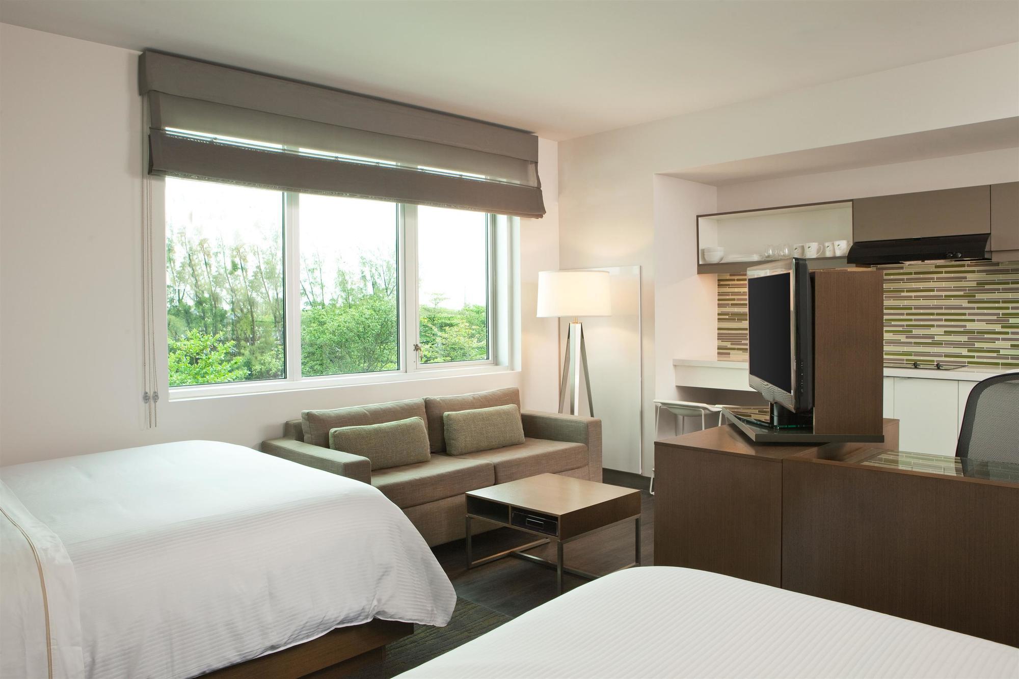Element International Airport Hotel Miami