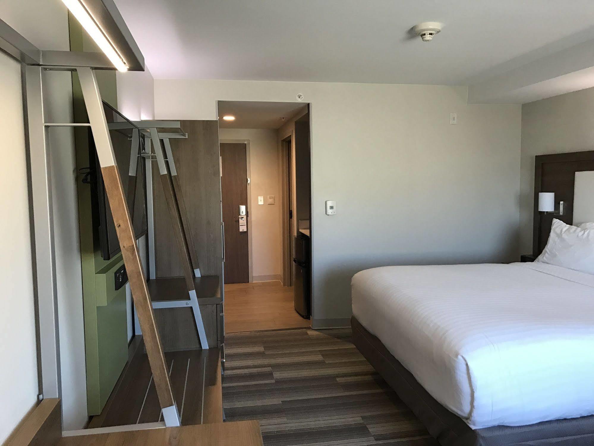 Hotel Express & Miami Airport East By Ihg