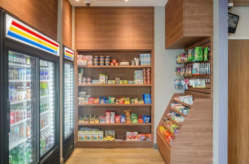 Express & Miami Airport East By Ihg Hotel 3*