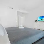 Modern 2-Bd Condo In The Heart Of Midtown Miami