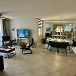 Deluxe Yacht Club Condo Near The Beach