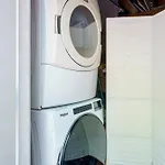 Entire Private Beautiful 2 Bedroom Plus Den House With Gated Front&Back Yard And Free Parking 10Min Drive To Miami Beach