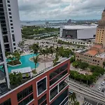 Bayside Breeze - Downtown Luxury Tower