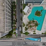 Bayside Breeze - Downtown Luxury Tower