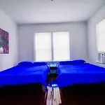 Hip And Cozy 2Br Miami Apartment