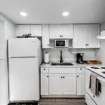 Mia Airport 1B Apt With Desk Virg 9