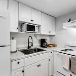 Mia Airport 1B Apt With Desk Virg 9