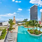 Ultimate Elegance Studio With Panoramic City Views