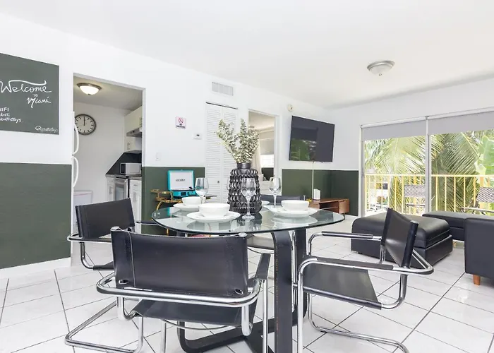 One Bedroom Apartment - With Parking & Balcony - Heart Of Wynwood