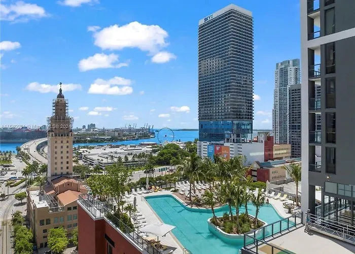 Bayside Breeze - Downtown Luxury Tower