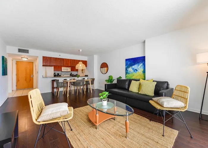 Ocean View Exquisite 1 Bedroom Condo With Free Parking