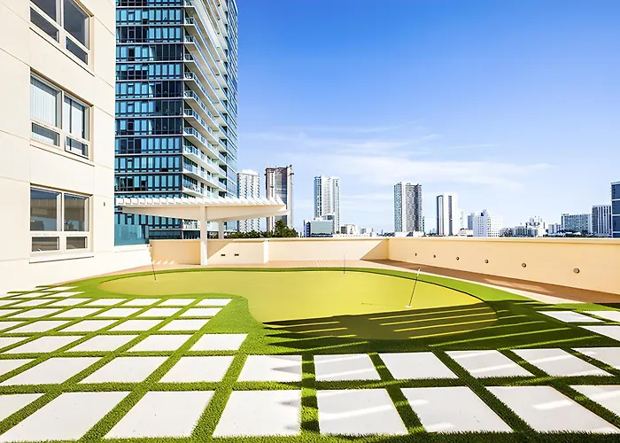Modern Midtown Stay Pool Access & Free Parking