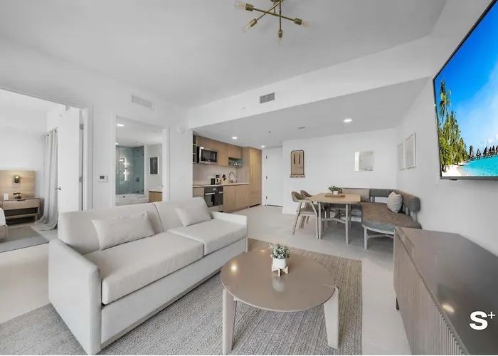 Stylish Downtown 1 Bedroom Apartment With Skyline Vibes