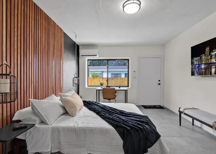 Modern Studio In North Miami