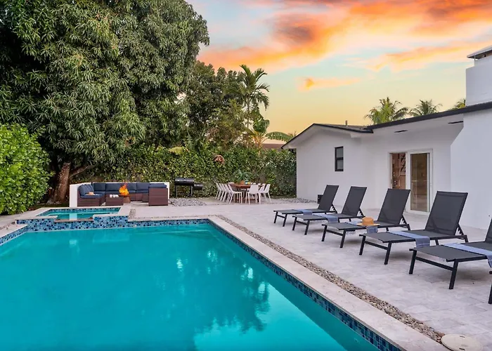 Luxe Villa Heated Pool Fire Pit Games
