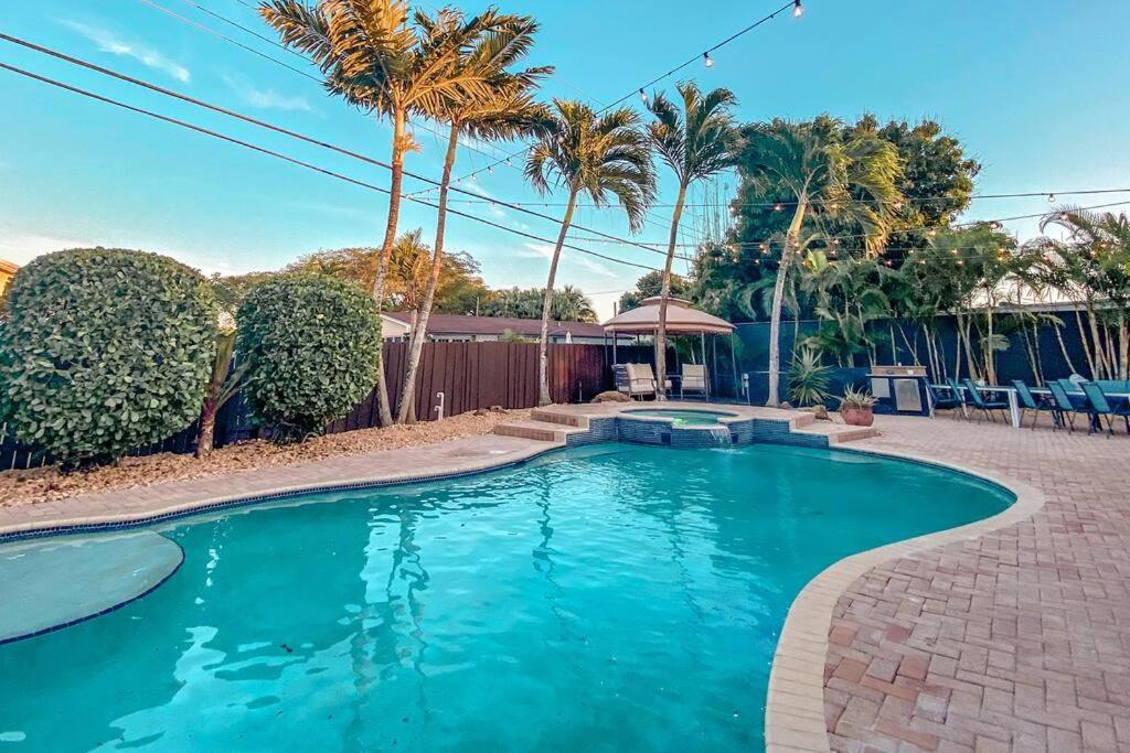 5br! Pool, Air Hockey, Playground, Gazebo, Bbq, Sleeps 16 Villa Miami