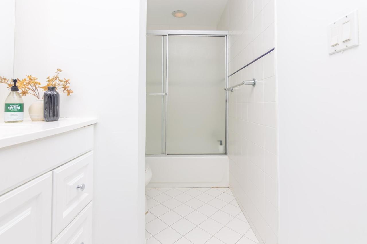 One Bedroom - With Parking & Balcony - Heart Of Wynwood Apartment
