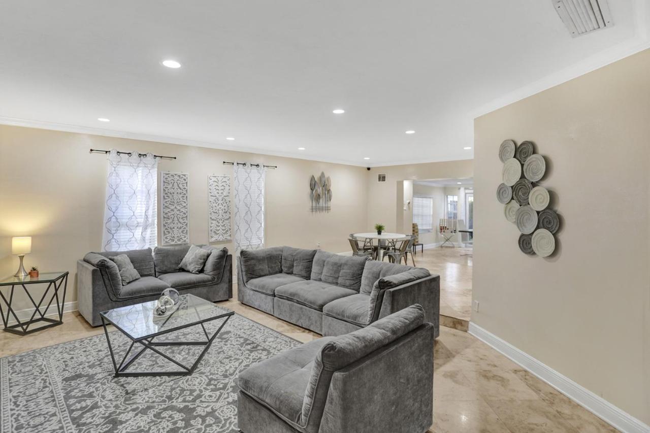 Casa Ria Luxury House & Private Pool Near Aventura Mall Miami