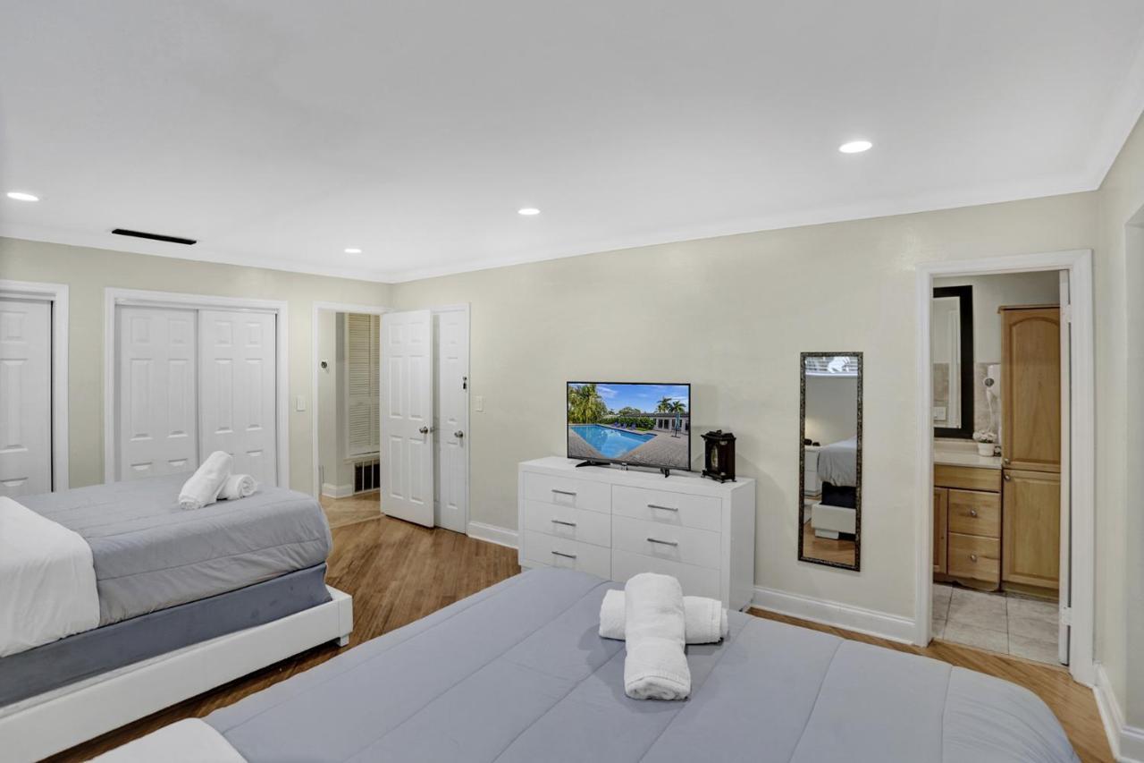 Villa Casa Ria Luxury House & Private Pool Near Aventura Mall Miami