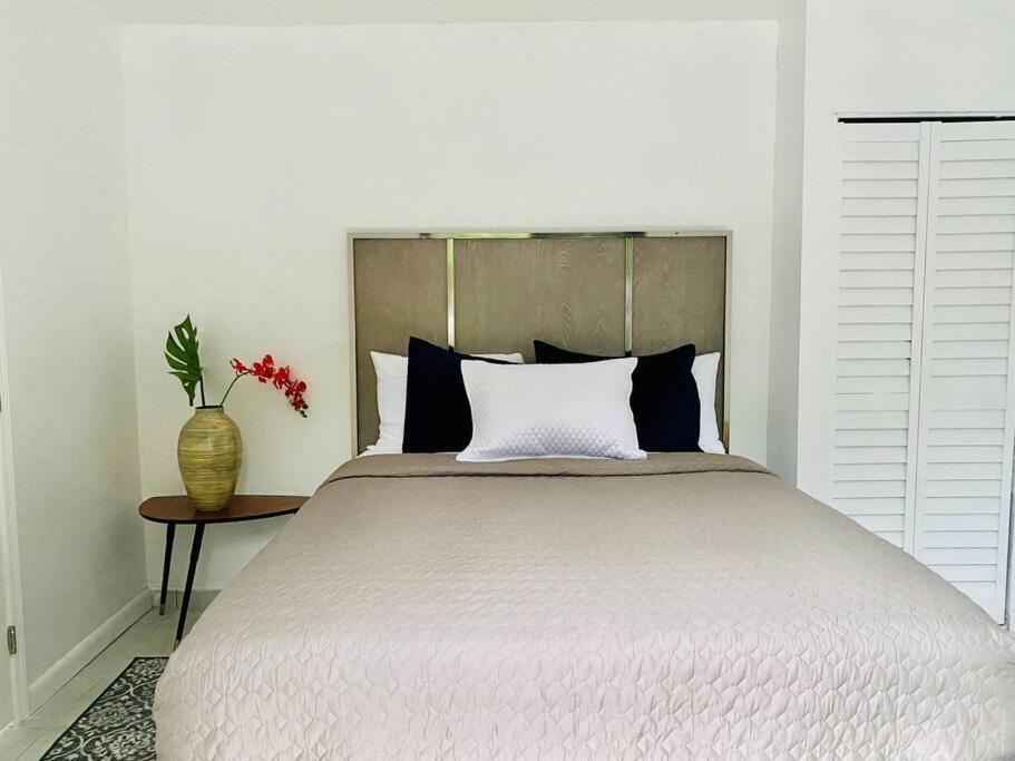Design District 4 Bedroom Pool Holiday home