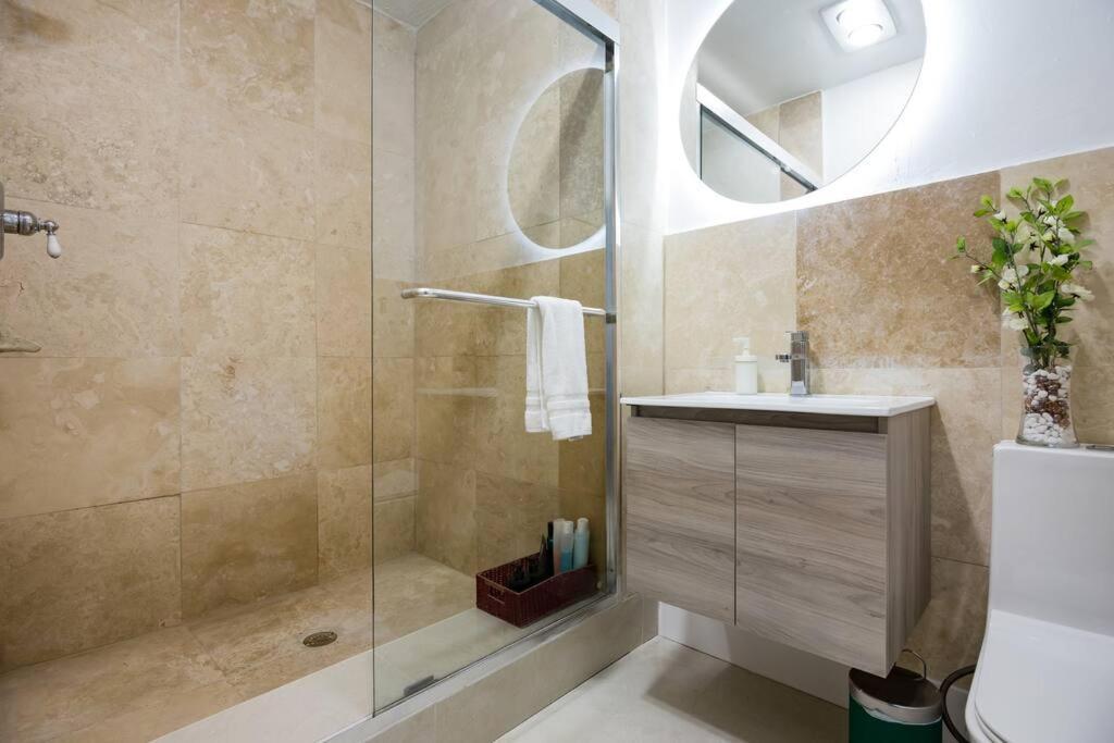 Design District 4 Bedroom Pool Holiday home *
