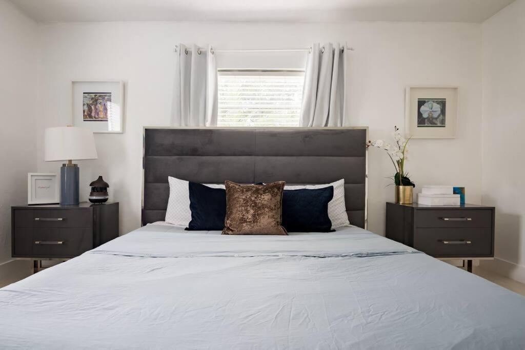 Design District 4 Bedroom Pool Holiday home *