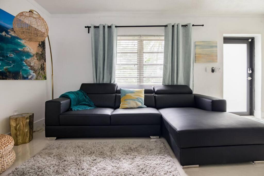 Design District 4 Bedroom Pool Holiday home