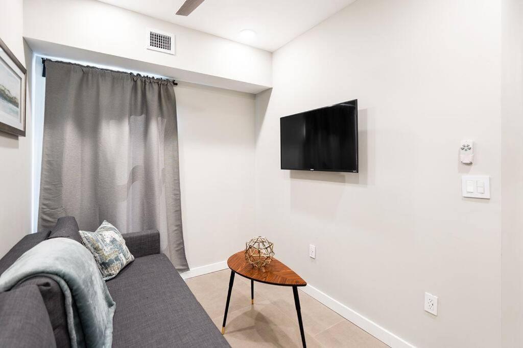 Apartment Elegant East Little Havana / Free Parking *
