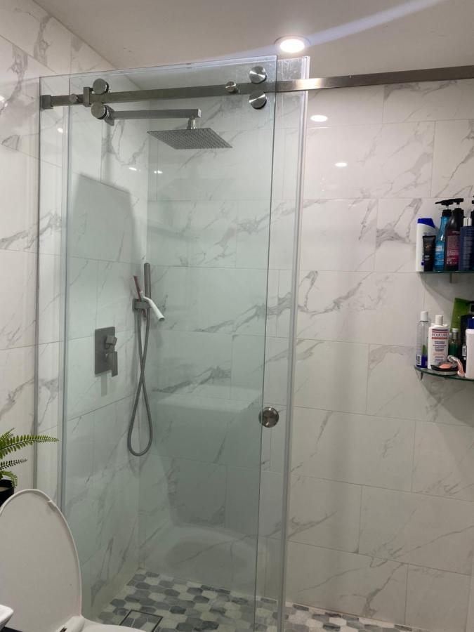 Beautiful House 7 Min From Airport W Free Parking Apartment *