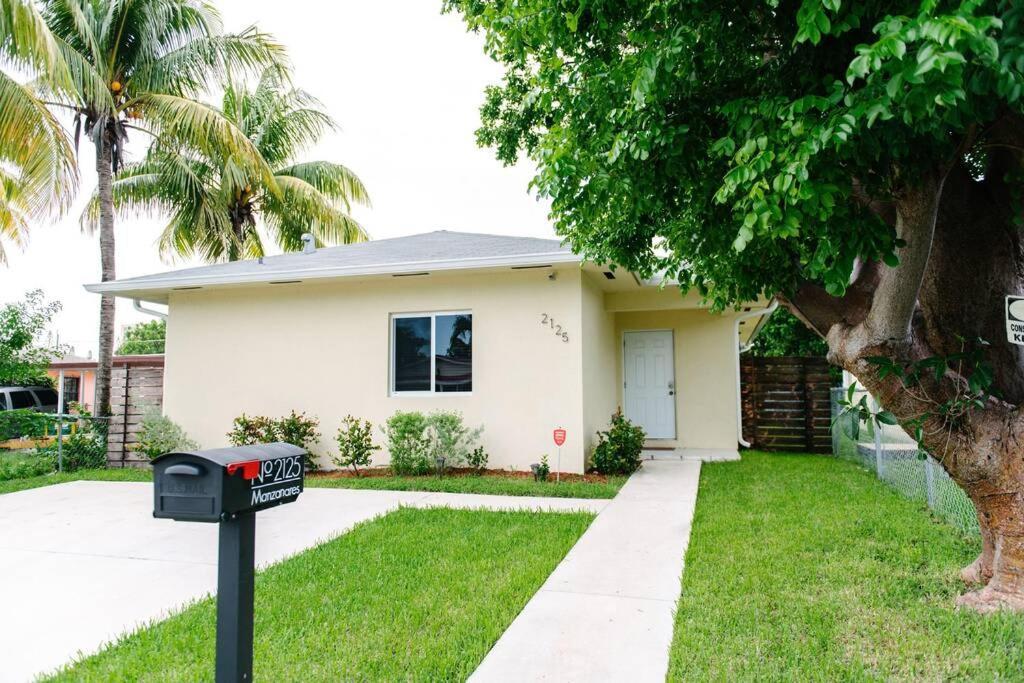 New House On The Block Near Airport. Holiday home Miami