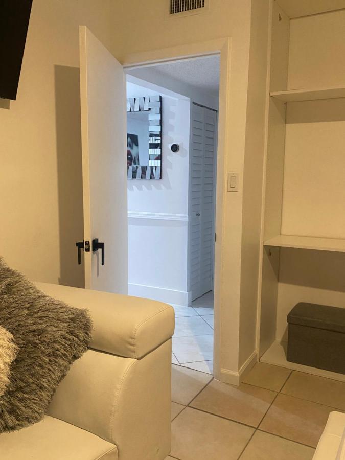 Beautiful House 7 Min From Airport W Free Parking Apartment Miami