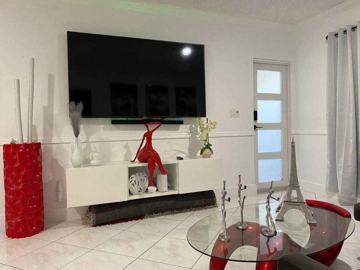 Beautiful House 7 Min From Airport W Free Parking Apartment *
