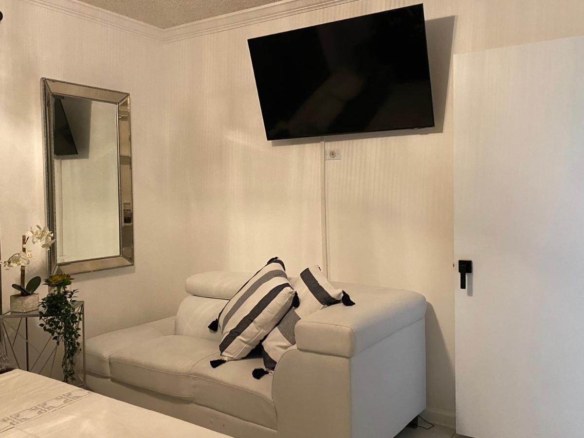 Apartment Beautiful House 7 Min From Airport W Free Parking *