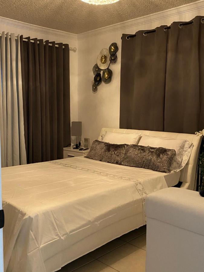 Beautiful House 7 Min From Airport W Free Parking * Miami