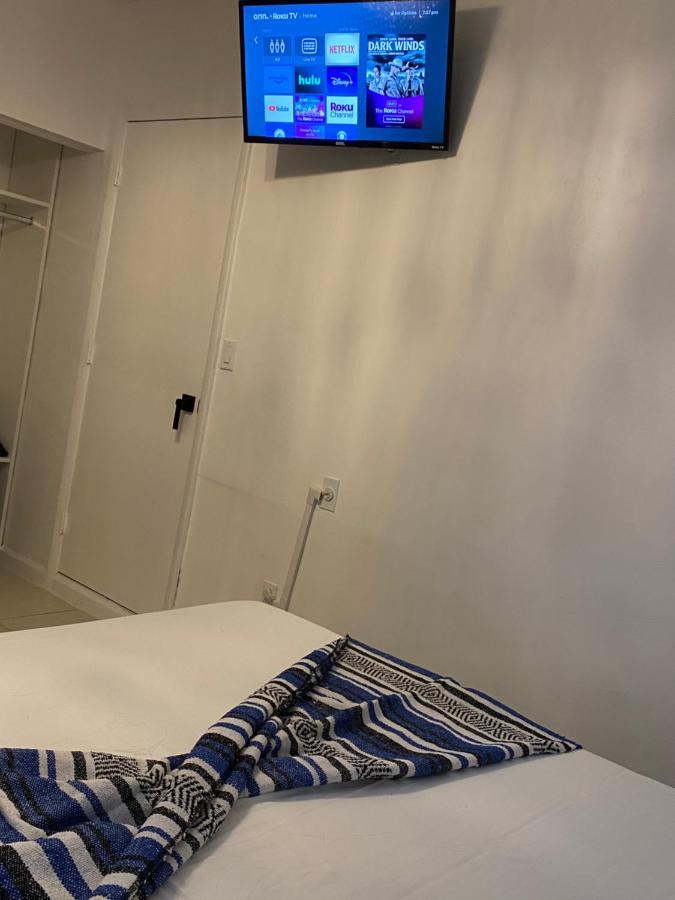 Beautiful House 7 Min From Airport W Free Parking Apartment Miami