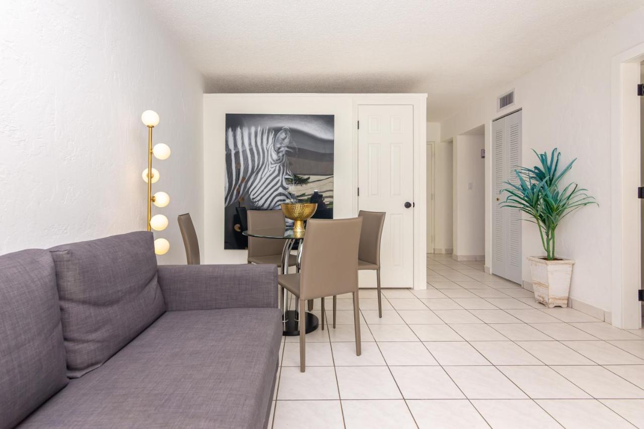 Two Bedroom - With Parking & Balcony - Heart Of Wynwood Apartment *
