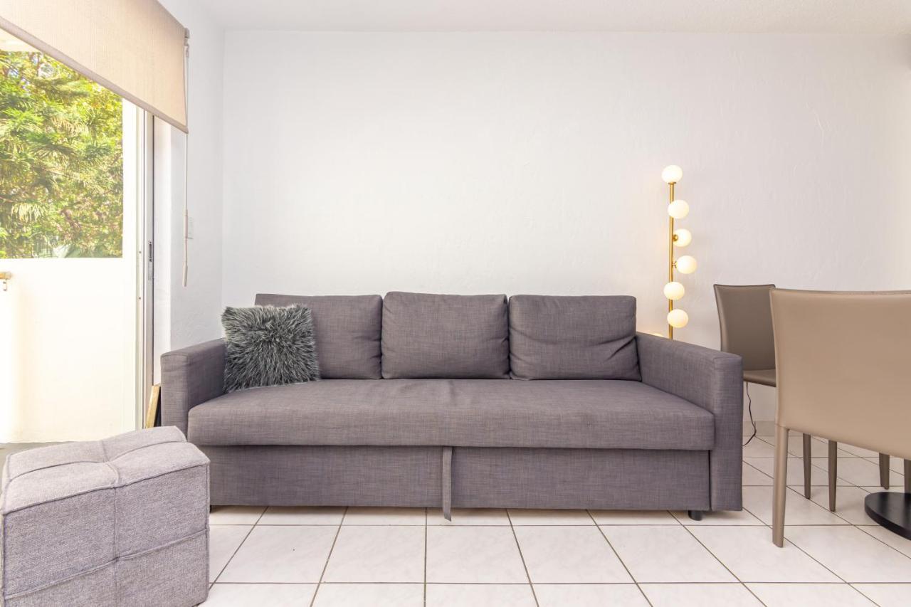 Apartment Two Bedroom - With Parking & Balcony - Heart Of Wynwood *