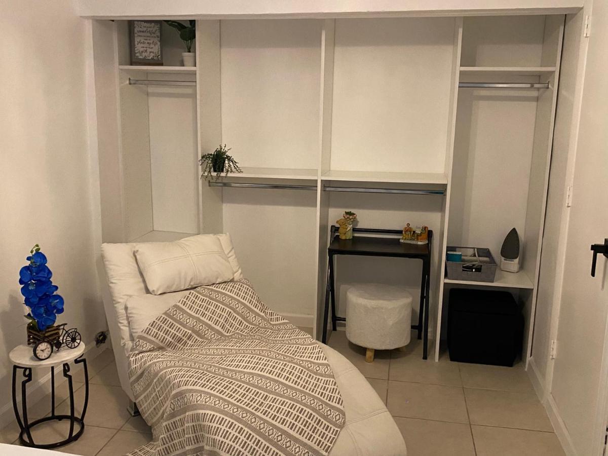 Beautiful House 7 Min From Airport W Free Parking Apartment *