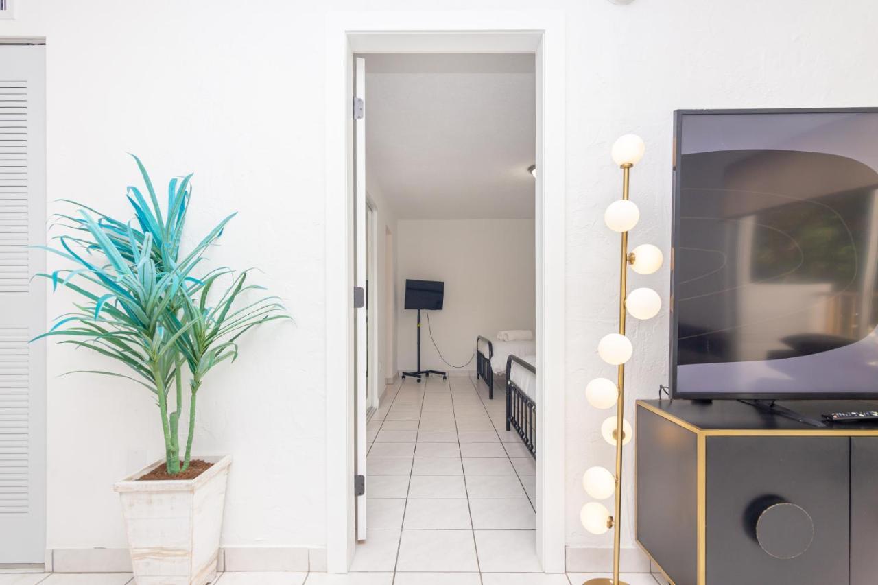 Two Bedroom - With Parking & Balcony - Heart Of Wynwood Apartment