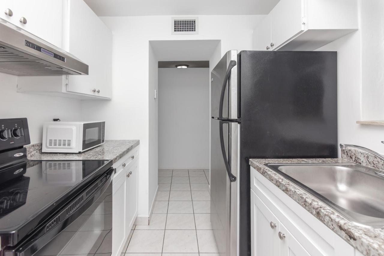 Apartment Two Bedroom - With Parking & Balcony - Heart Of Wynwood *