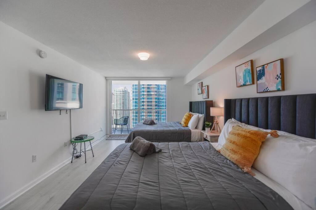Exclusive With Free Parking And Pool At Brickell