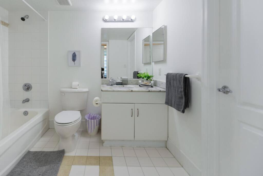 Exclusive With Free Parking And Pool At Brickell Apartment