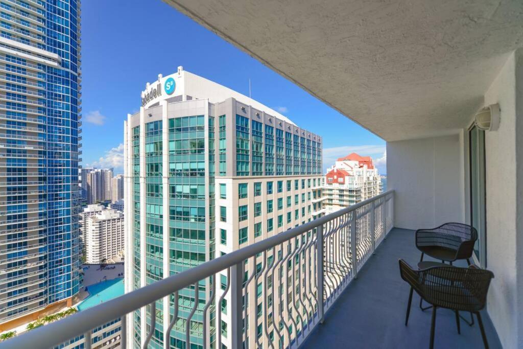 Exclusive With Free Parking And Pool At Brickell Apartment *