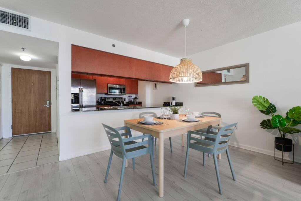 Exclusive With Free Parking And Pool At Brickell Apartment Miami