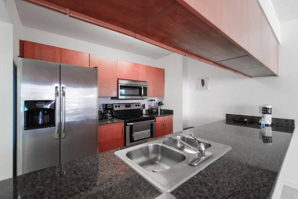 Exclusive With Free Parking And Pool At Brickell Miami