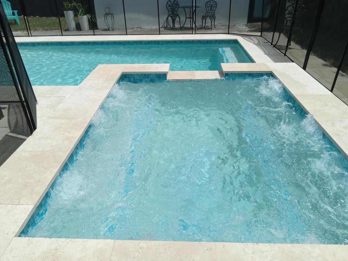 Design District 4 Bedroom Pool Holiday home *
