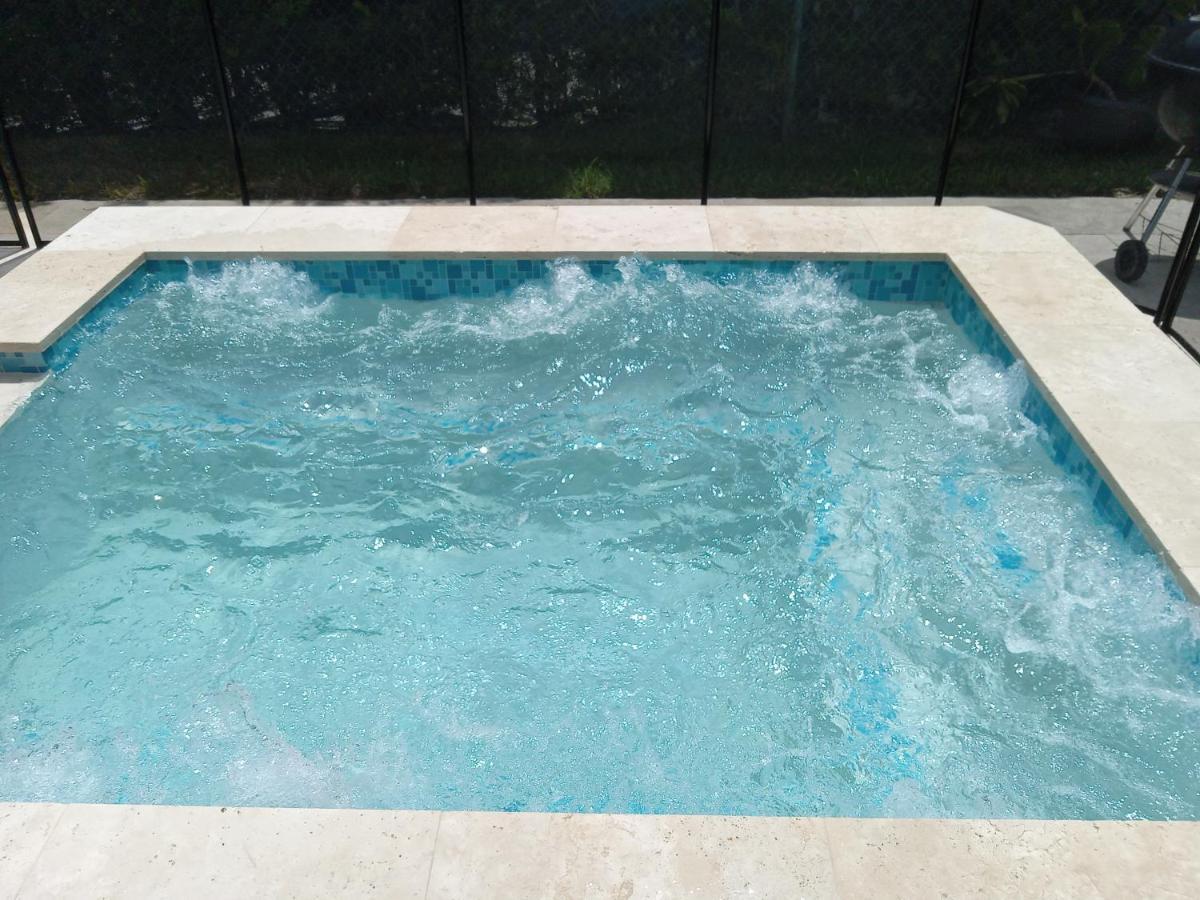 Design District 4 Bedroom Pool Holiday home Miami