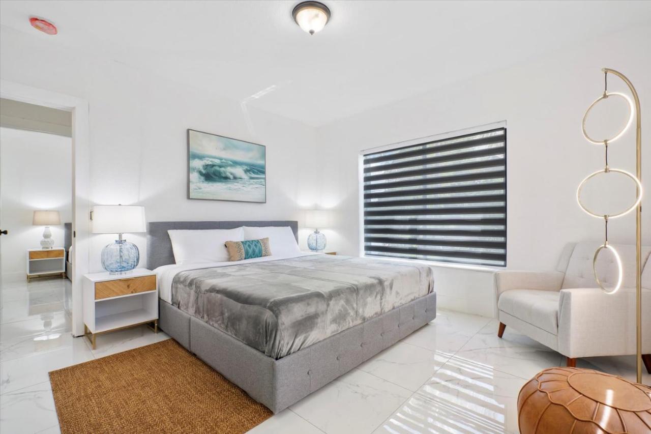 Holiday home Villalee-jungle Palm Island White Marble Pool Area Miami