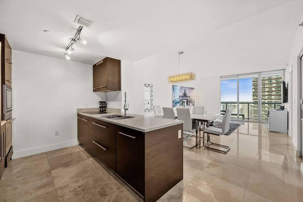 Apartment Icon & W Waterfront 22nd Floor *